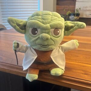 Hallmark Star Wars Green Yoda Glass Bead Filled Weighted Shelf Sitter 7”